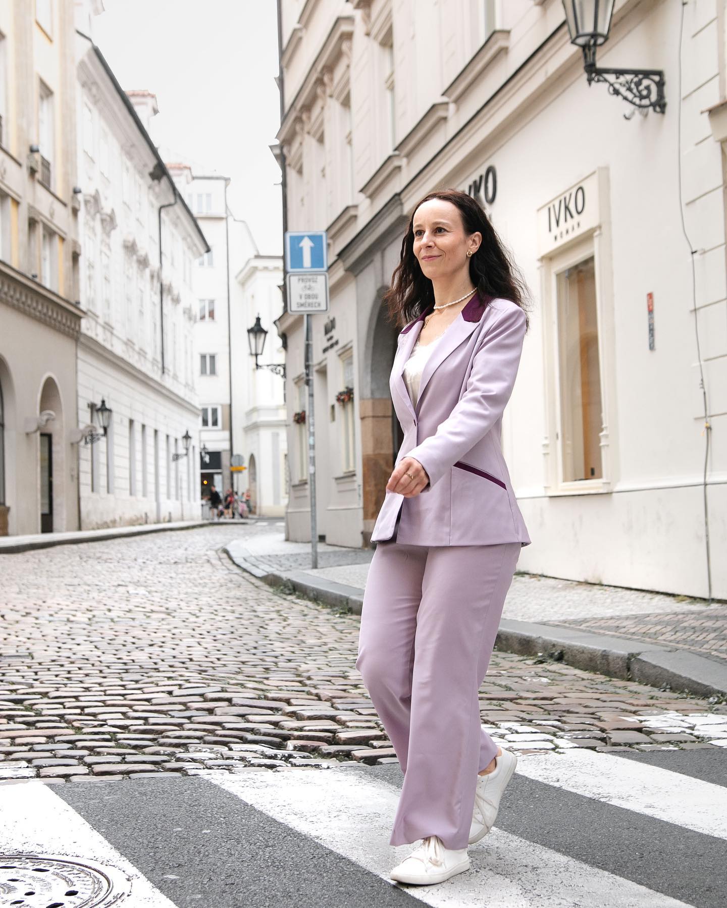 Elegantní sako s kontrastními prvky